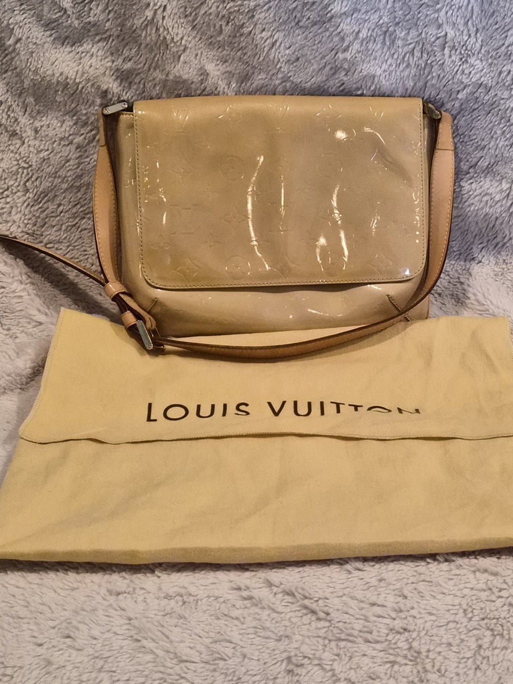 Louis Vuitton Beige Patent Vernis Shoulder Bag With Dust Bag